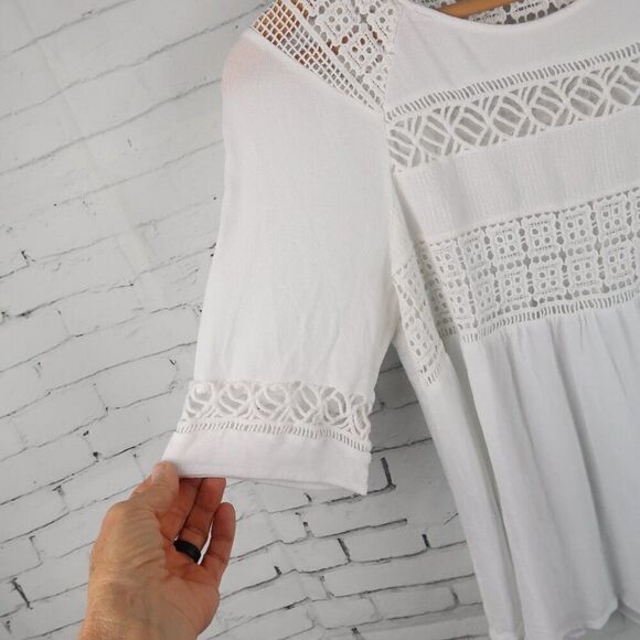 PALE SKY WHITE SHORT SLEEVE ROUND NECK LACE TOP SIZE SMALL - Picture 5 of 7